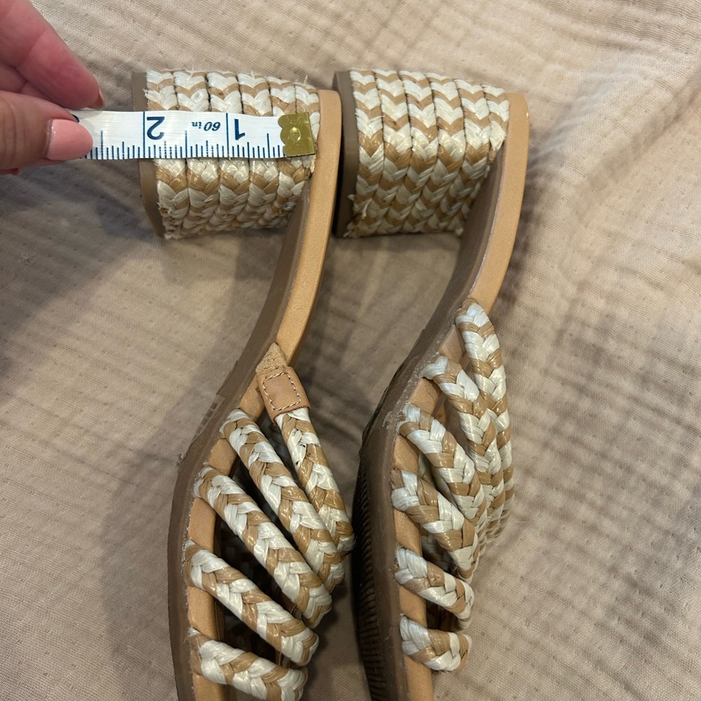 Universal Thread Woven Tan and Cream Mules. Size 7.5 - Picture 4 of 5